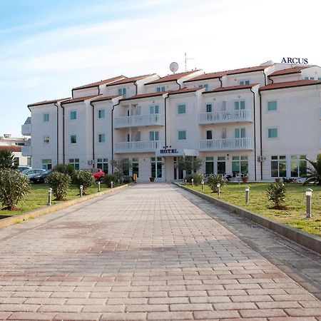 מדולין Hotel Arcus Residence מראה חיצוני תמונה