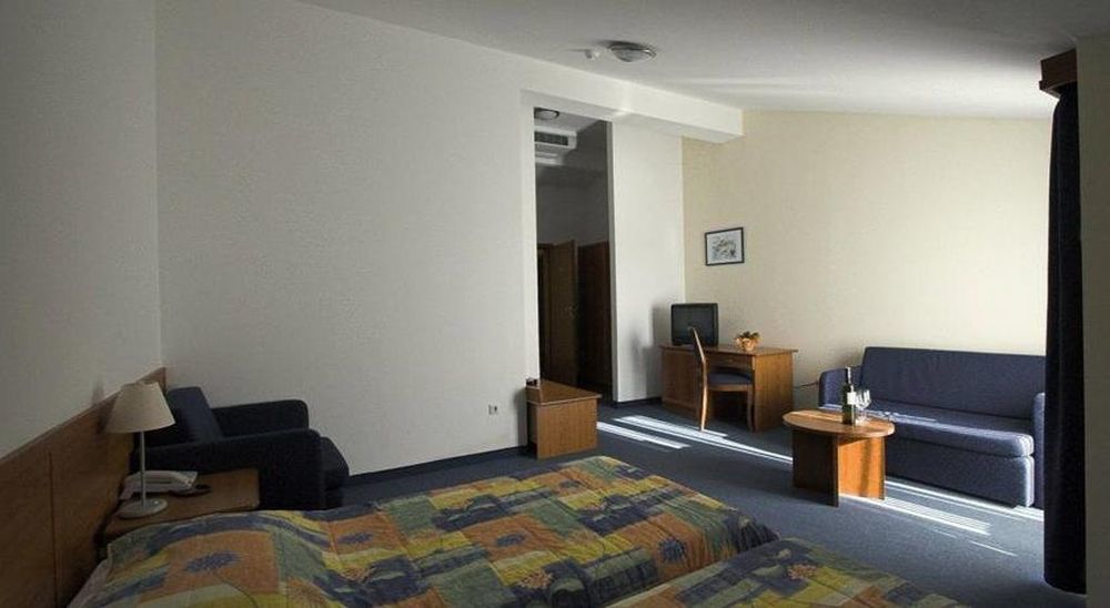 מדולין Hotel Arcus Residence מראה חיצוני תמונה