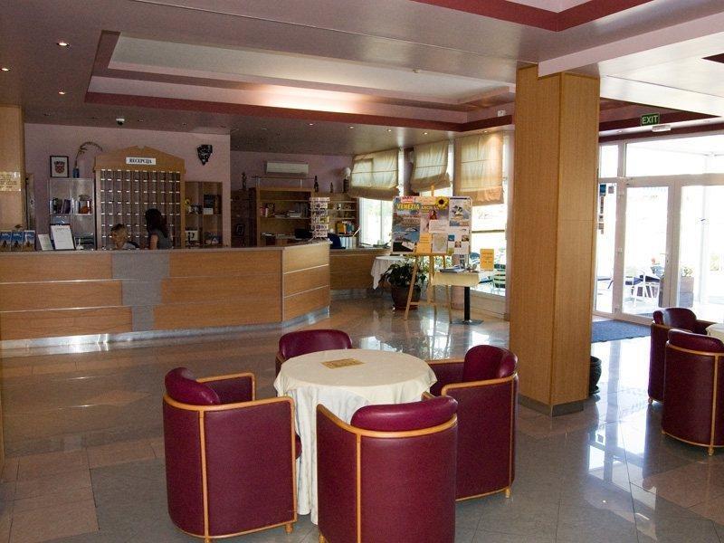 מדולין Hotel Arcus Residence מראה חיצוני תמונה