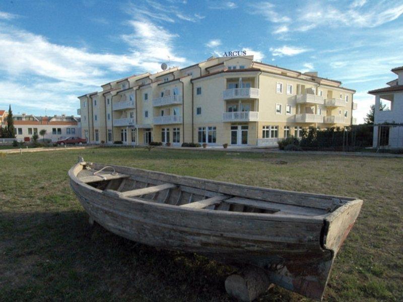מדולין Hotel Arcus Residence מראה חיצוני תמונה