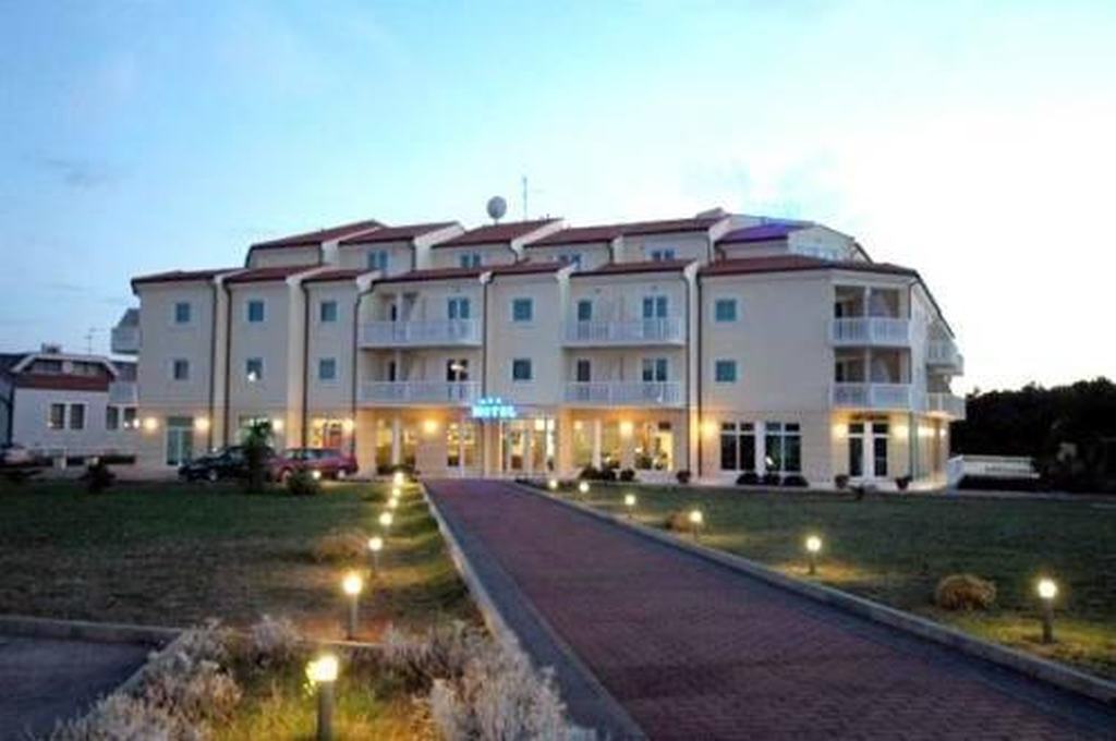 מדולין Hotel Arcus Residence מראה חיצוני תמונה
