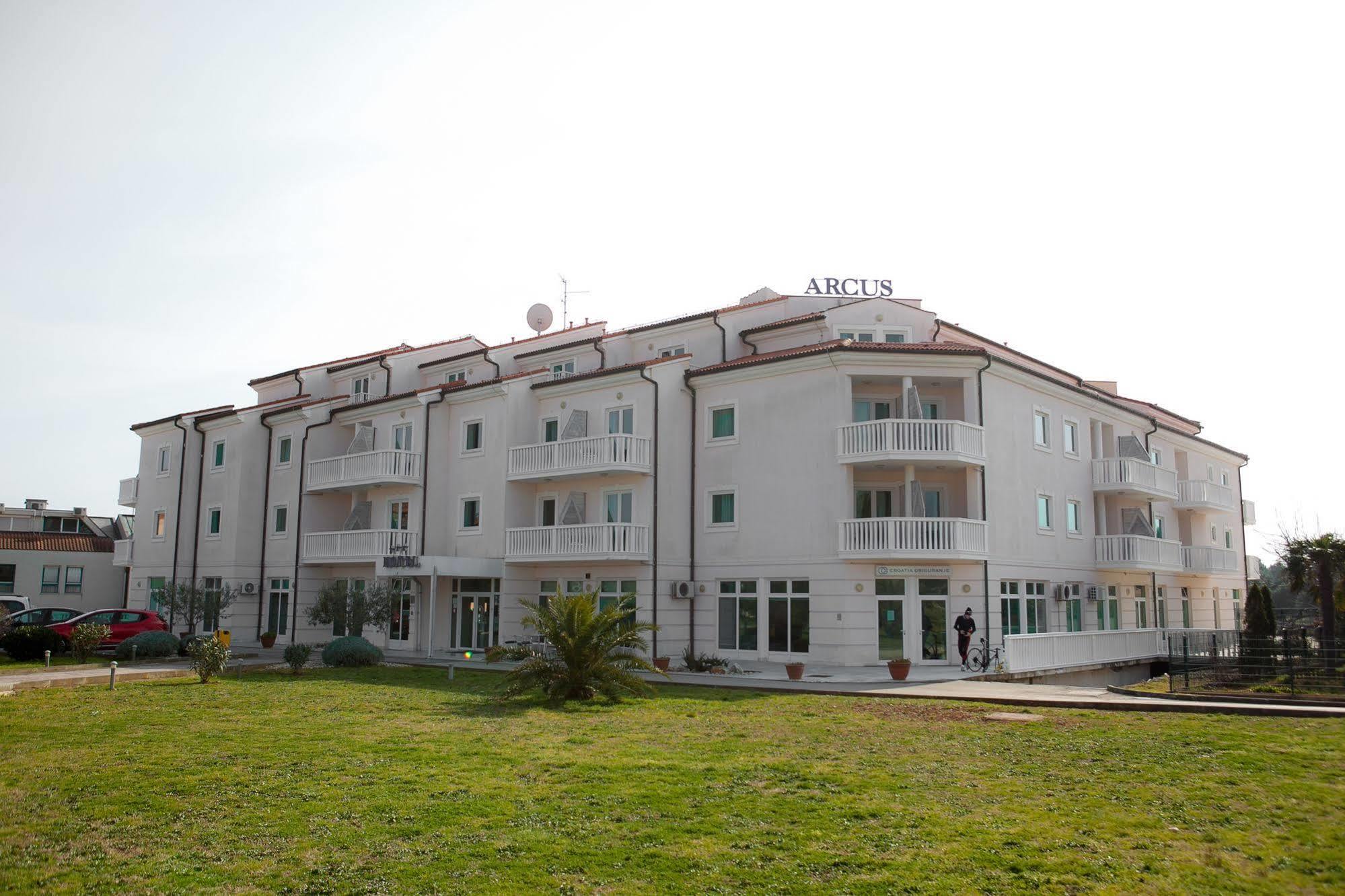 מדולין Hotel Arcus Residence מראה חיצוני תמונה