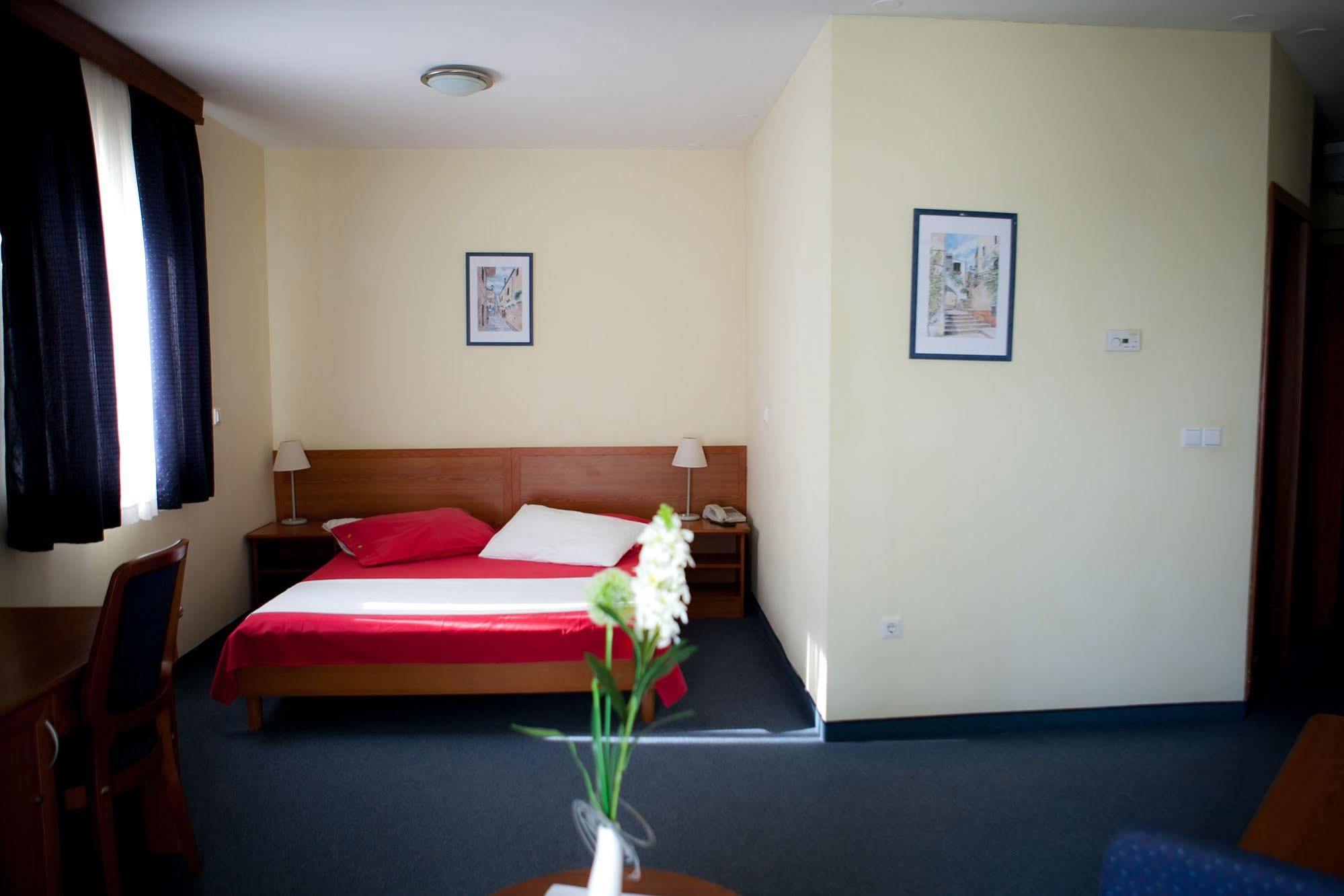 מדולין Hotel Arcus Residence מראה חיצוני תמונה