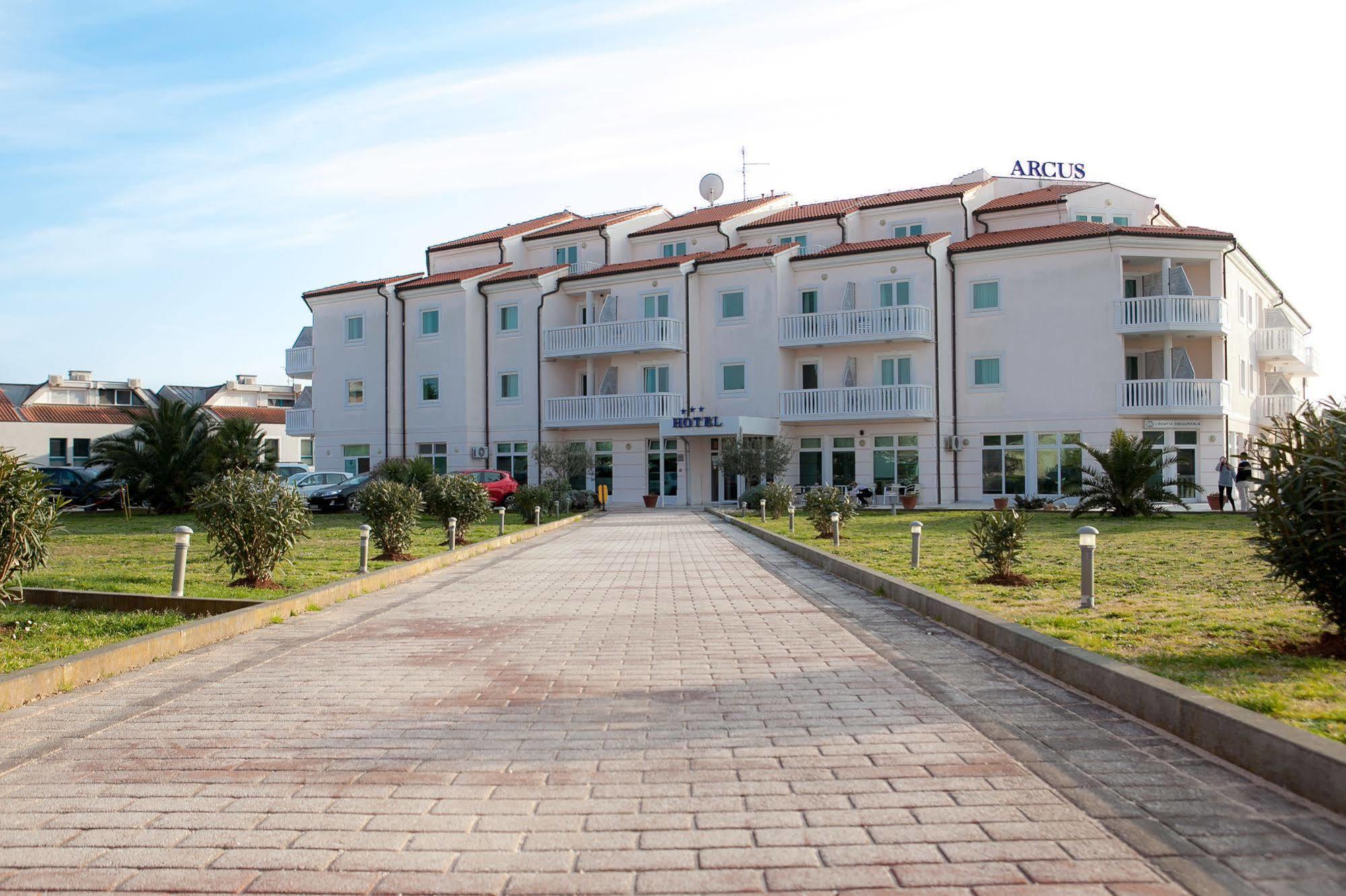 מדולין Hotel Arcus Residence מראה חיצוני תמונה