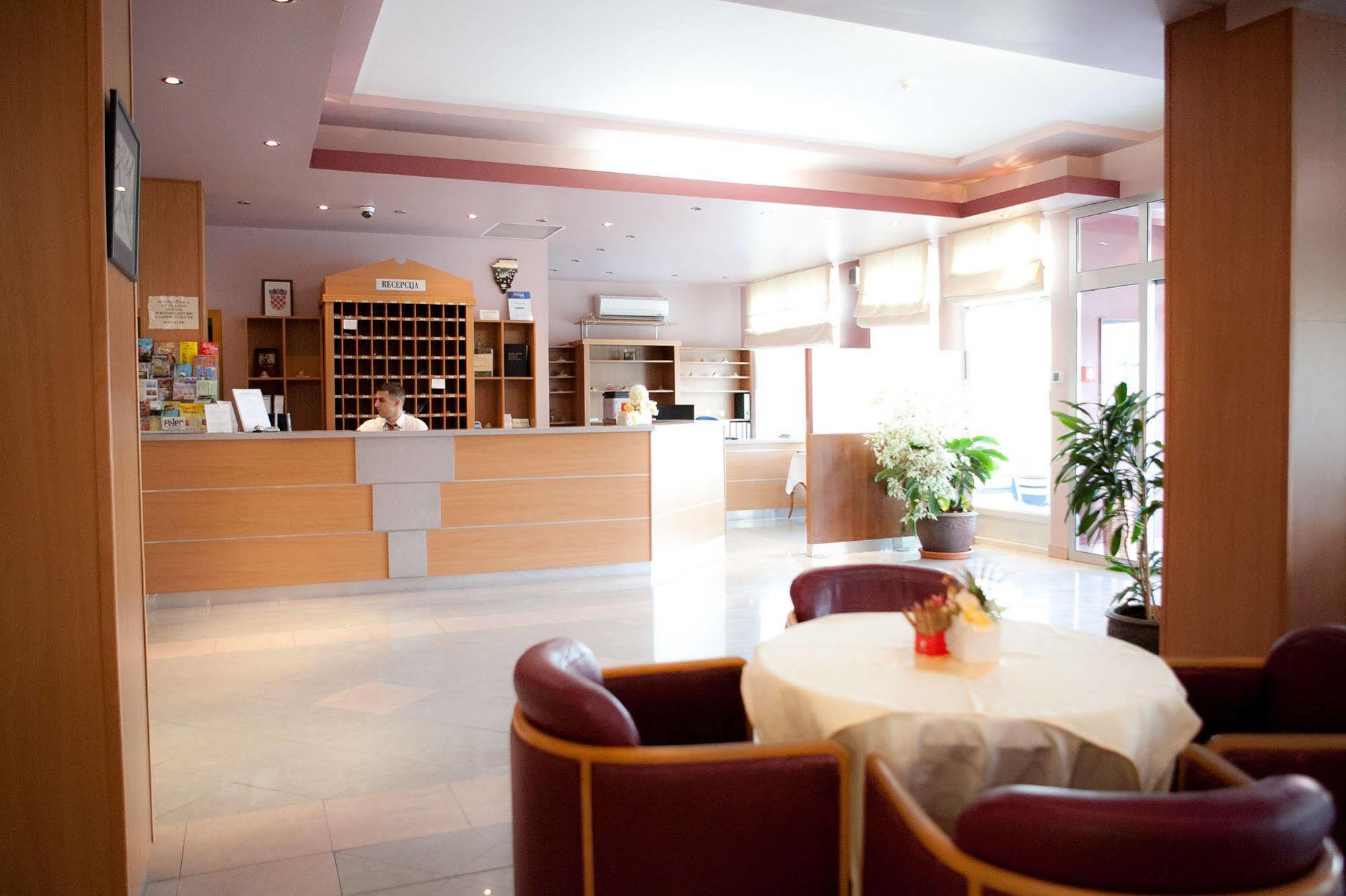 מדולין Hotel Arcus Residence מראה חיצוני תמונה