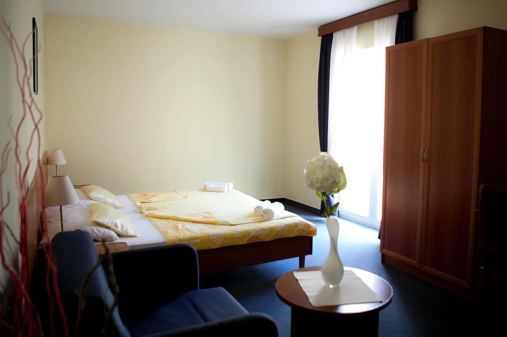 מדולין Hotel Arcus Residence מראה חיצוני תמונה